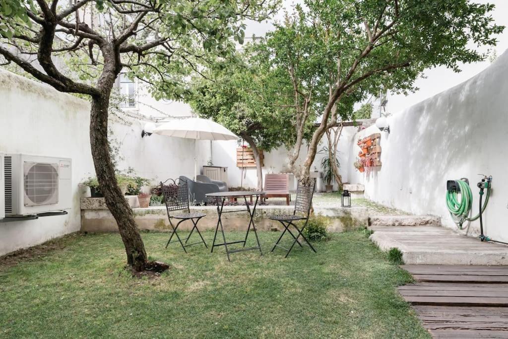 Apartment Garden Oasis With Patio *